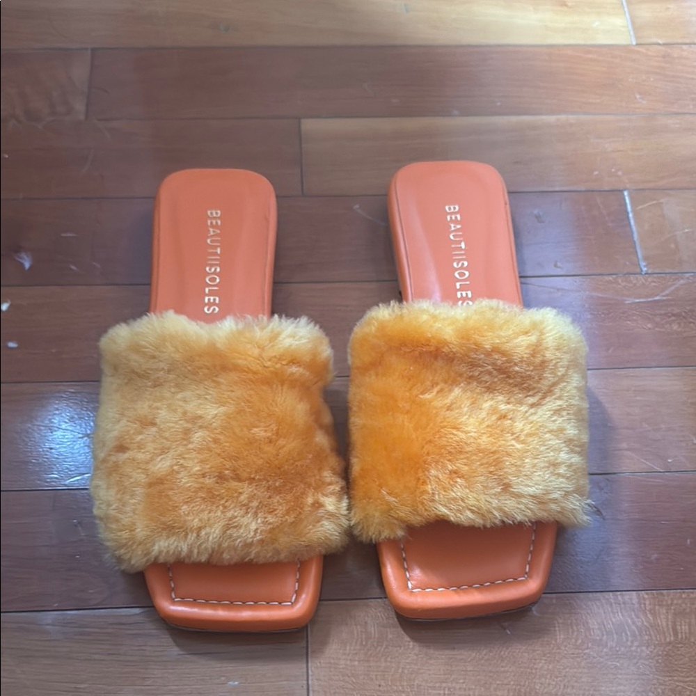 BeautiSoles Furry Orange Slides